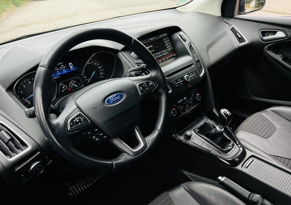 Ford Focus cena 35900 przebieg: 104000, rok produkcji 2015 z Radzymin małe 781